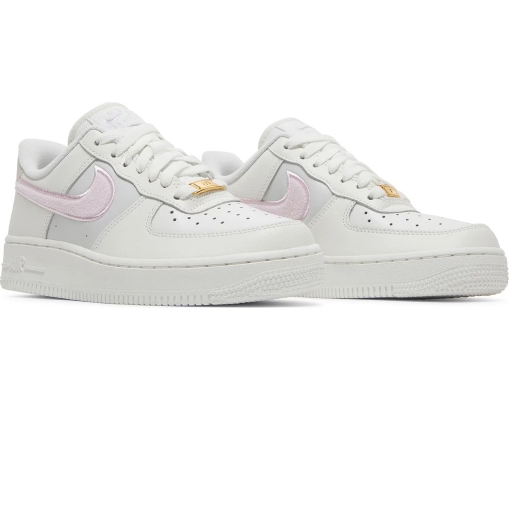 Nike air force 1’07’Chenille Swoosh